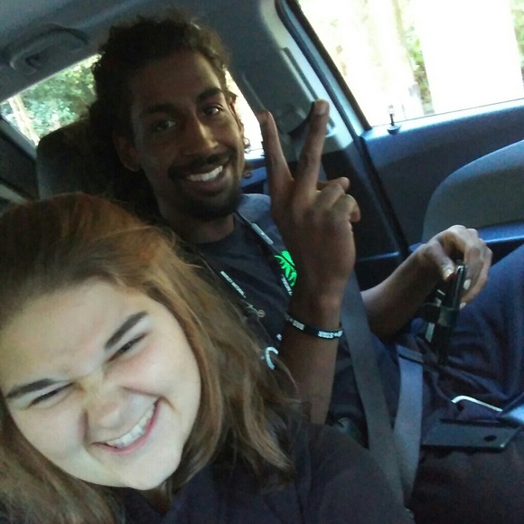 Meet your Posher, Megan - Picture 3 of 4